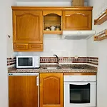 Cozy- 100m From The With Pool & Perfect For2 Apartament