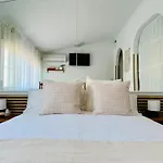 Cozy- 100m From The With Pool & Perfect For2 Apartament *