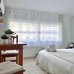Cozy- 100m From The With Pool & Perfect For2 Apartament *