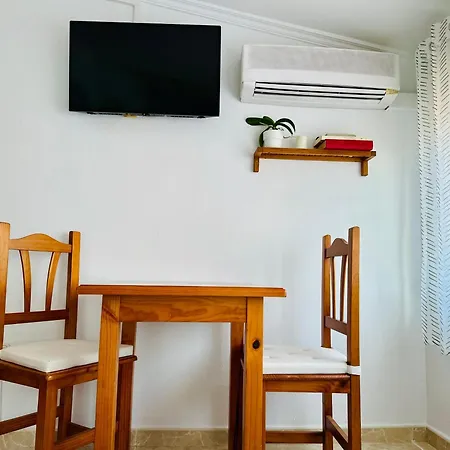 Cozy- 100m From The With Pool & Perfect For2 Apartament Torremolinos